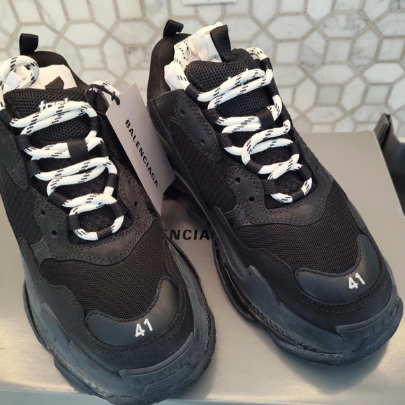 NEW Rare Distressed Look NWT in Box Size 41EU Balenciaga Triple S Triple Black. - Picture 2 of 15